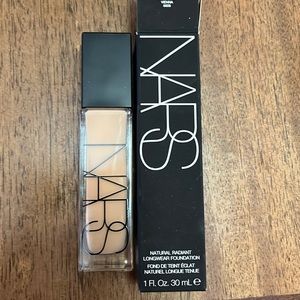 NEW NARS
Natural Radiant Longwear Foundation Light 4.5 Vienna